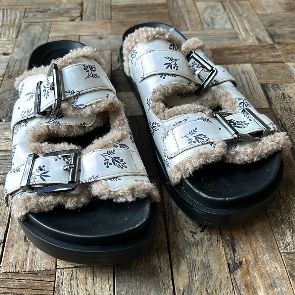 Aerosoles X Laura Ashley La Olivia Faux Shearling Sandals NWOT